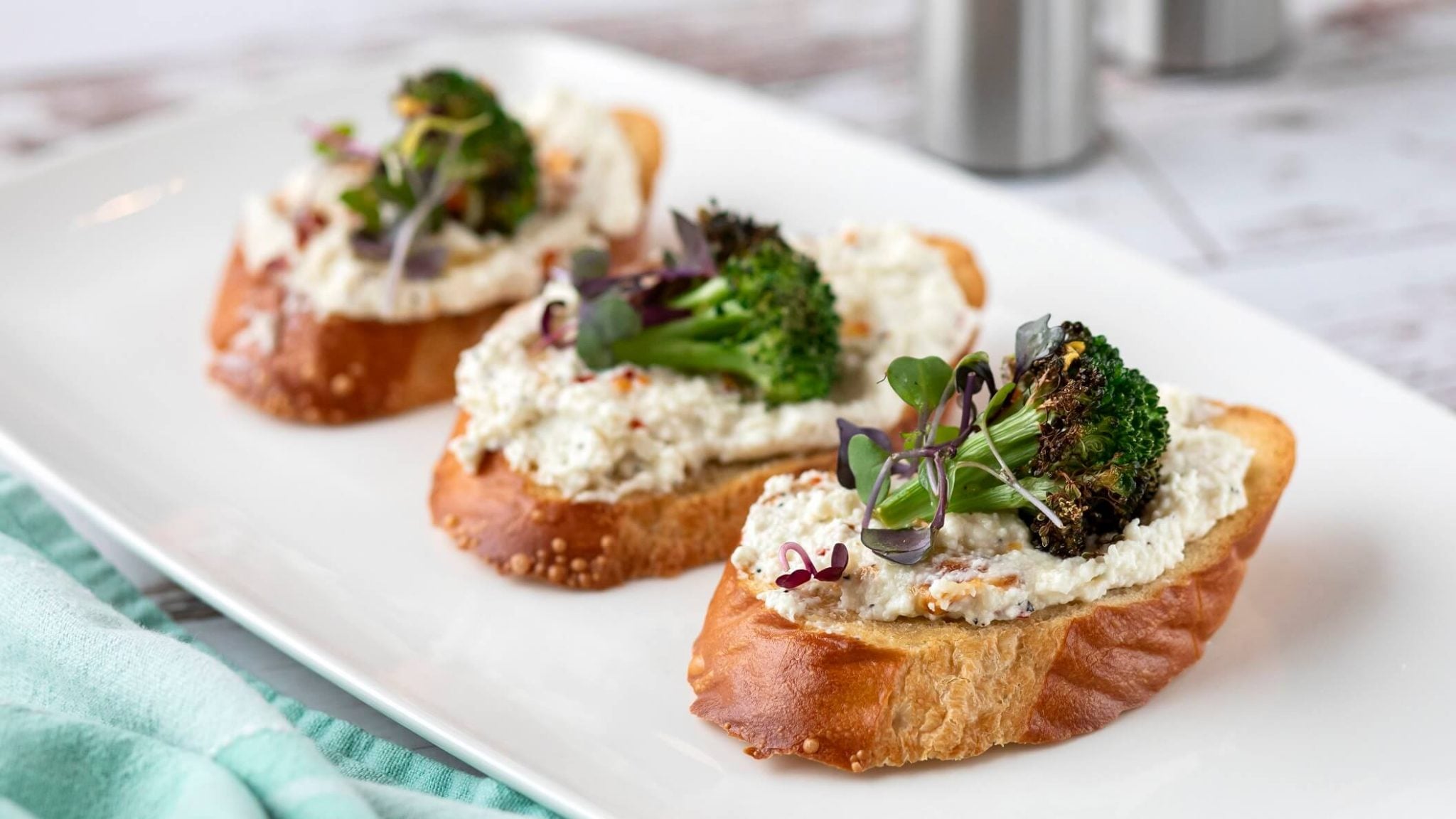 Our Ohio Recipe Garlic broccoli ricotta toast with spicy honey
